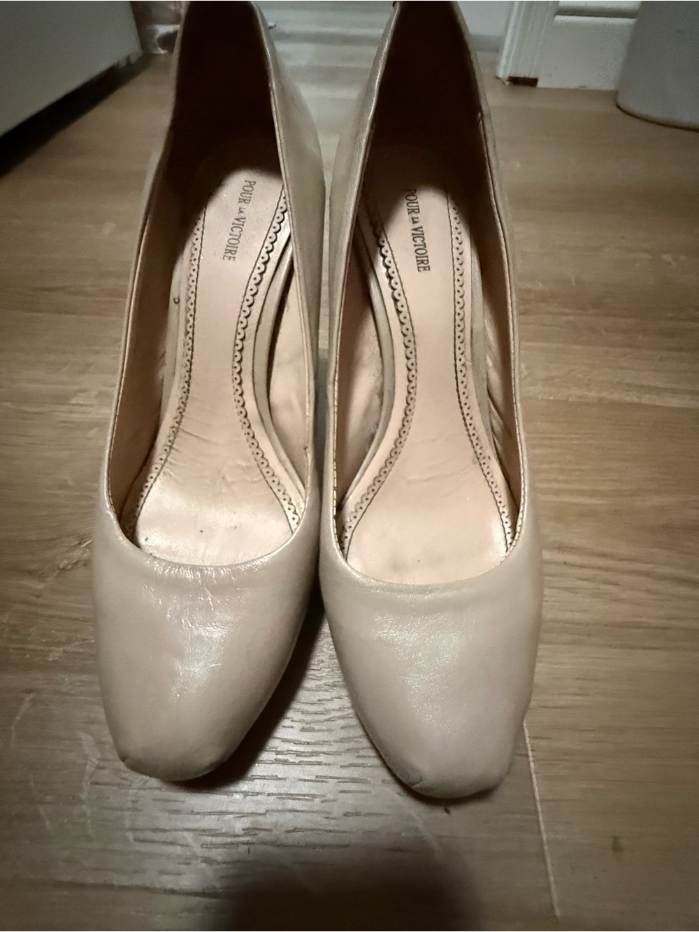 Pour La Victoire Women's Cream Leather Pumps